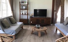 Super Wonderful 5 Bedrooms With Bathroom Villa Marion Tomohon